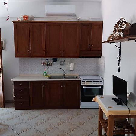 The Small House In The Olive Grove 莱福卡斯特龙 外观 照片