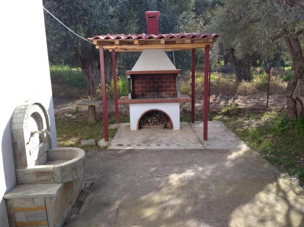 The Small House In The Olive Grove 莱福卡斯特龙 外观 照片