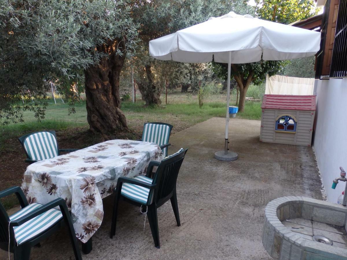 The Small House In The Olive Grove 莱福卡斯特龙 外观 照片