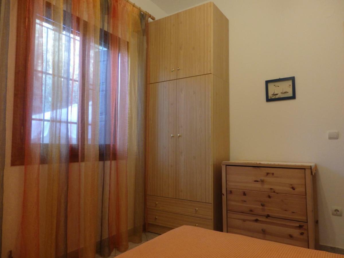 The Small House In The Olive Grove 莱福卡斯特龙 外观 照片